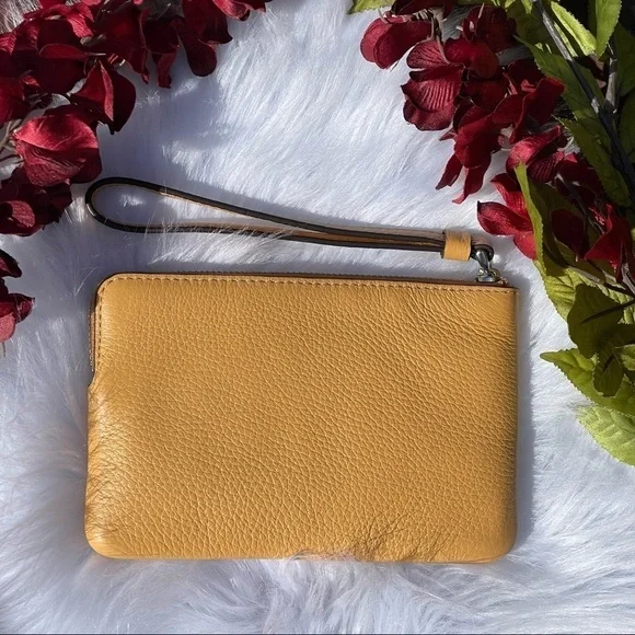 NWT COACH Leather Wristlet With Horse & Carriage Print - Picture 5 of 11